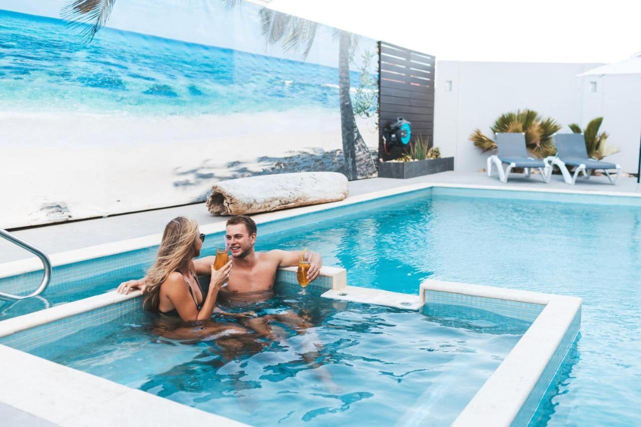 Gray Door Apartments - Adults Only Palm Beach Extérieur photo