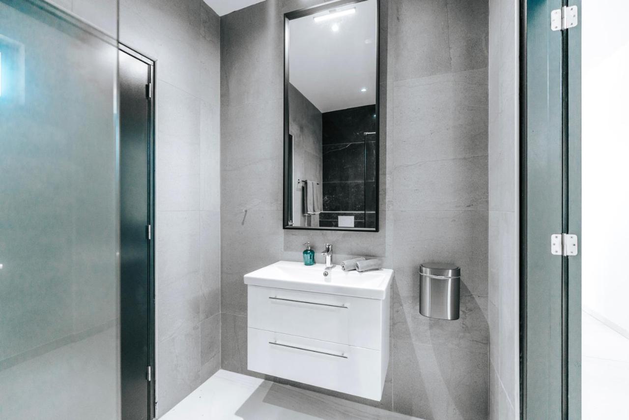 Gray Door Apartments - Adults Only Palm Beach Extérieur photo
